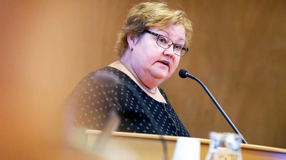 Stöd mot hatet. Luleås kommunalråd Yvonne Stålnacke fick starkt stöd av sina politikerkollegor i kommunfullmäktige, sedan hot utsatts för en storm av hatmejl. Bakgrunden är Luleås beslut att vika en fjärdedel av Lulebos bestånd till flyktingar med permanent uppehållstillstånd.