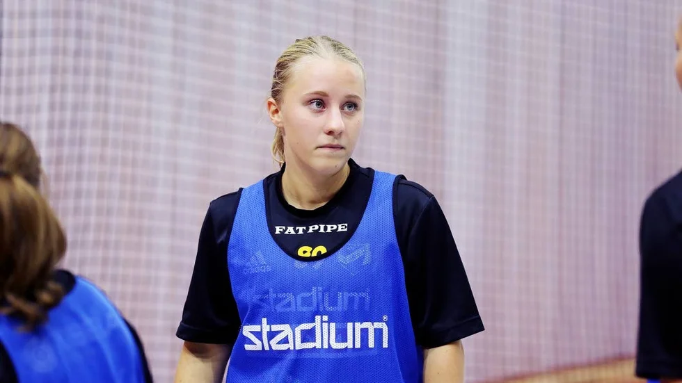 Elin Gabrielsson stannar i Endre över säsongen 20-21.