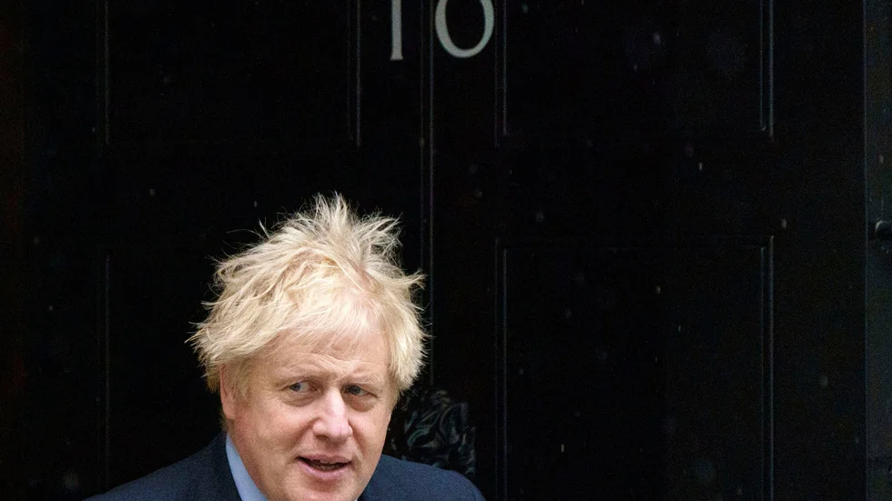 Storbritanniens premiärminister Boris Johnson utanför 10 Downing Street i London.