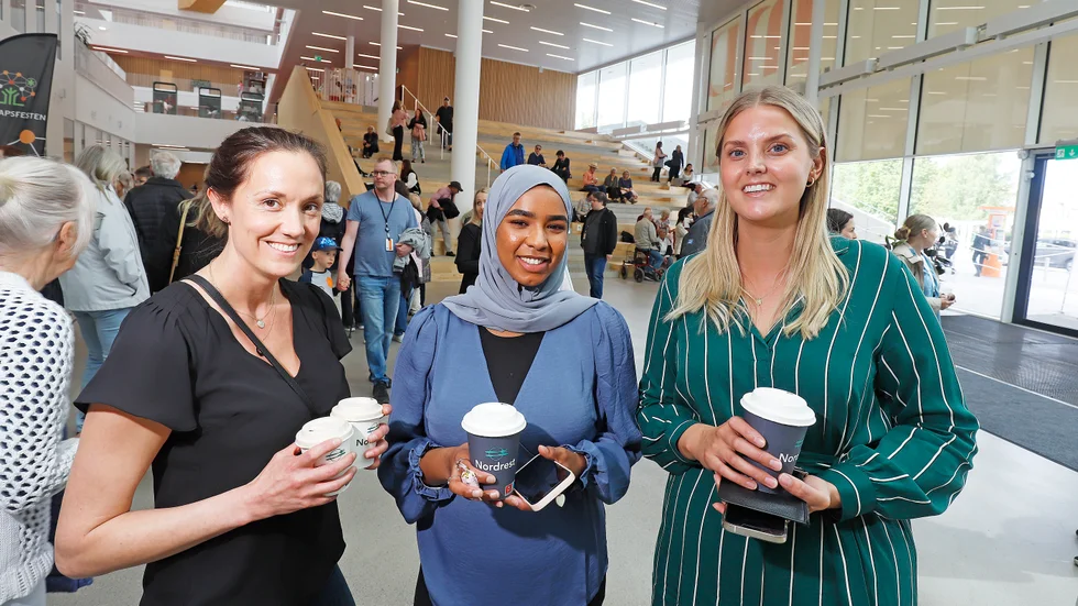Marie-Louise Carlsson, Jawahir Yassin och Linnea Berge tar alla tre examen i juni. De har utbildat sig till specialistsjuksköterskor. 