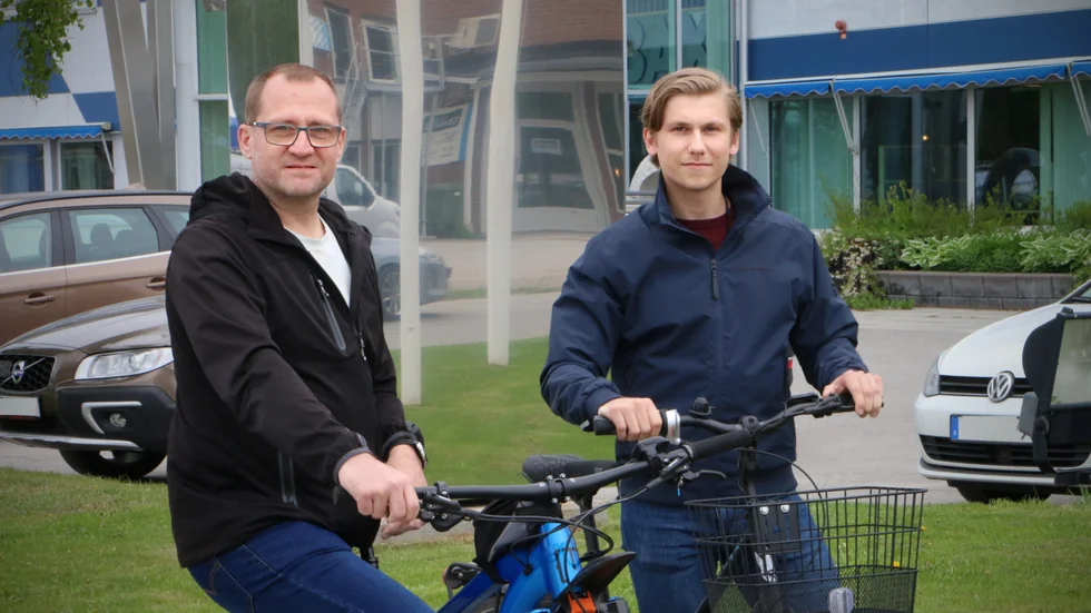 Jukka Levälampi och William Andersson har valt att ta del av förmånscyklarna på Wibax. "Jag hade ingen cykel innan. Jag har inte haft det på ett par år. Sen jag skaffade körkort har jag inte cyklat någonting", säger Andersson.