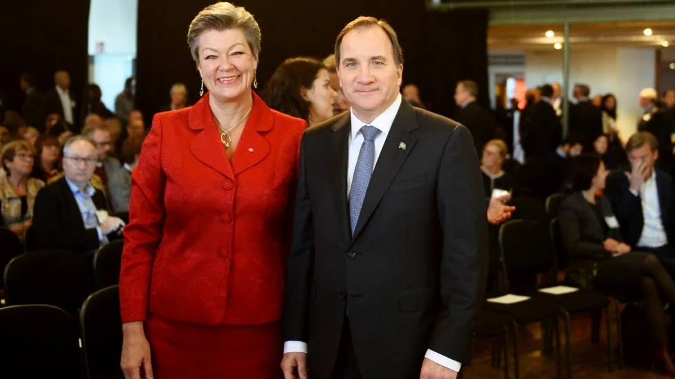 Jobb och bostad för unga. Arbetsmarknadsminister Ylva Johansson (S) och statsminister Stefan Löfven (S) ordnar säkrare jobb för unga.