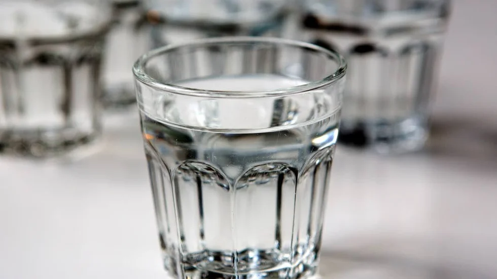 Ett glas vatten på Gotland kostar lika mycket som fyra glas i Stockholm.