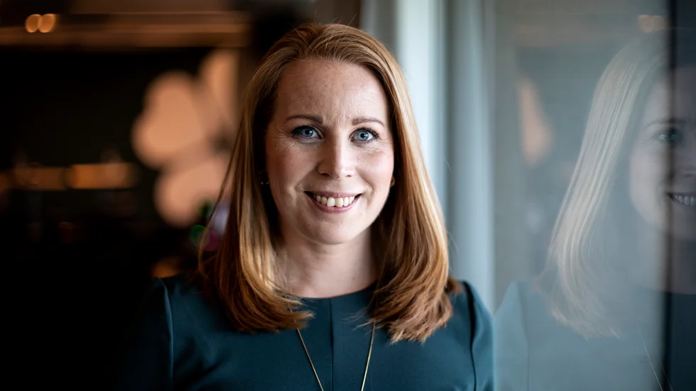 Partiledaren Annie Lööf vill helt slopa kostnaden för att få tillstånd att sätta upp laddstolpar vid en fastighet. Arkivbild.