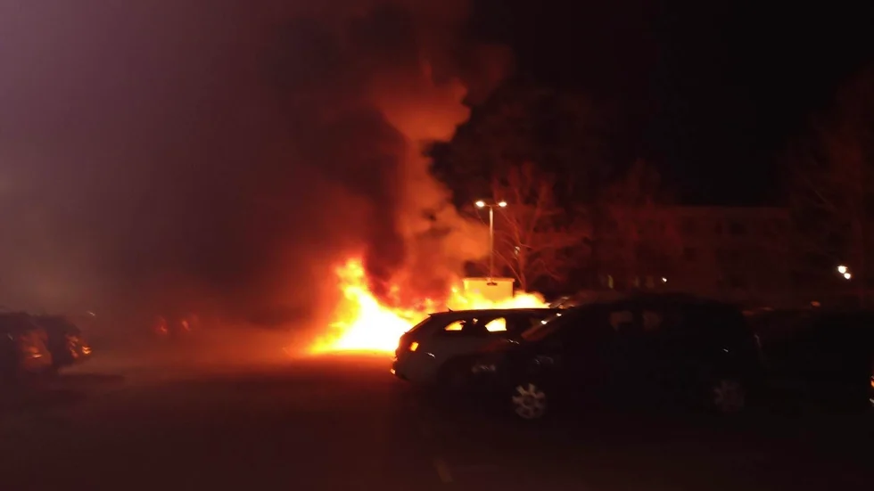 Den 20 april brann ett flertal bilar på Frejgatan i Märsta.