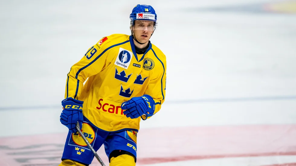 Filip Roos gjorde mål när Tre Kronor vann med 2–0.