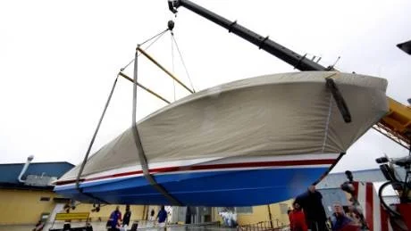 Premiär. Första april tog CMI över fabriken, i går levererades den första färdiga båten. En J-Craft som ska köra kändisar i Cannes. FOTO: HENRIK RADHE