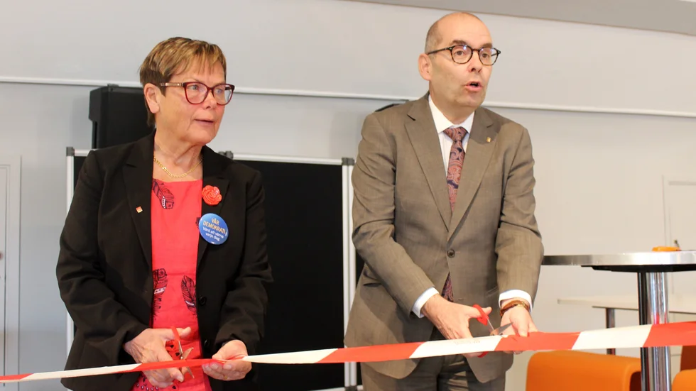 Kommunfullmäktiges ordförande Berit Martinsson (S) och landshövding Carl Fredrik Graf klippte invigningsbandet under måndagen.