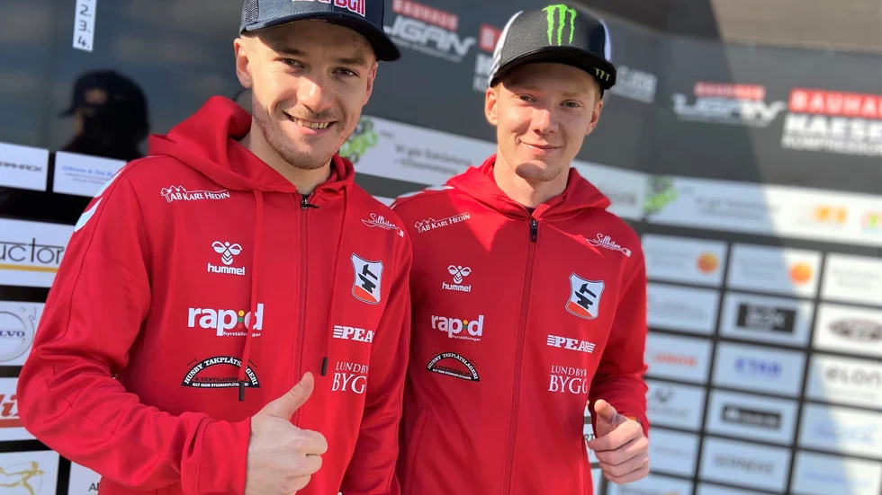 Smedstjärnorna Robert Lambert (till vänster) och Daniel Bewley såg till att Storbritannien för första gången på 22 år hade två britter på pallen i en GP-tävling.