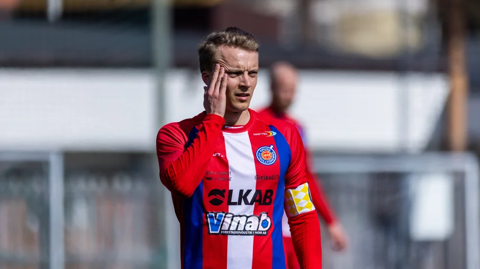 Kaptenen och nyckelspelaren på mitten, Tobias Stridsman, förlänger sitt kontrakt med Kiruna FF.