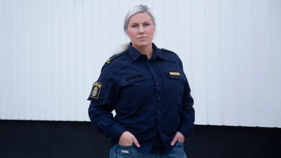 Områdespolisen Emma Svensson blev väldigt påverkad av händelsen när hon nästan var tvungen att skjuta en person i nödvärn. "Det är den mest extrema situationen jag upplevt i tjänsten", säger hon.