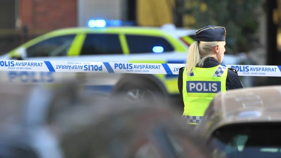 De blodiga fläckarna på samhällsbilden manar till enighet och samarbete, inte mer polarisering.
