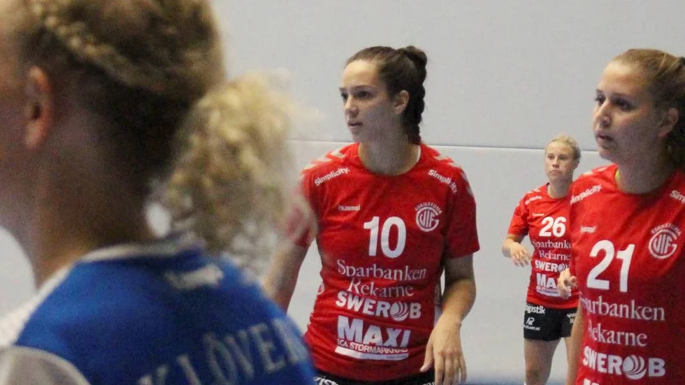 Den 19-åriga vänsternian Milica Raicevic lämnar Eskilstuna och Guif.
