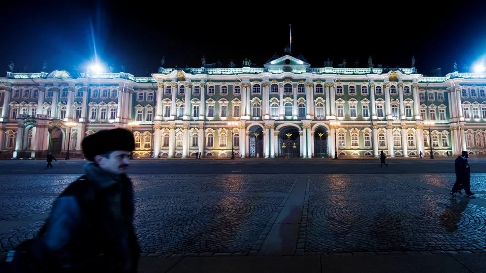 Den ryskarevolutionen inleddes med stormningen av Vinterpalatset i St Petersburg där regeringen höll till. I år är det 100 år sedan revolutionen ägde rum.