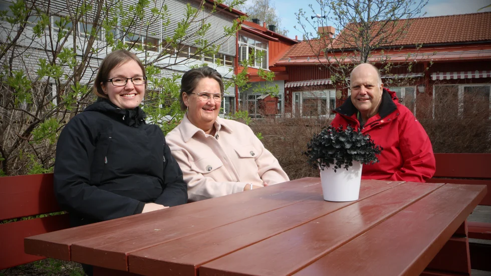 Både undersköterskan Camilla Strandberg, projektledaren Ewa Karlsson Sjölander och socialnämndens ordförande Sven-Gösta Pettersson (S) har hittills bara hört positiv återkoppling om pilotprojektet.