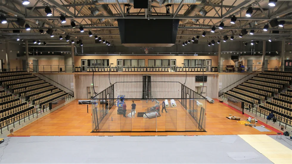 Eventgolvet som låg i Ica Maxi Arena under Island Invitational ska efter turneringen tagit skada av padelburarna.