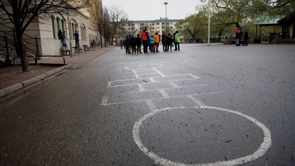 Anmärkning. Skolinspektionen 
anser att skolan har brustit i sin skyldighet att anmäla kränkande behandling.
