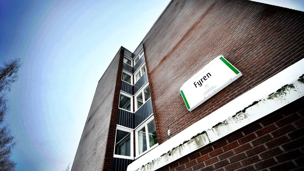 Öppenvården har evakuerat från sina lokaler i Fyren på grund att personalen sjukdomssymptom på jobbet.