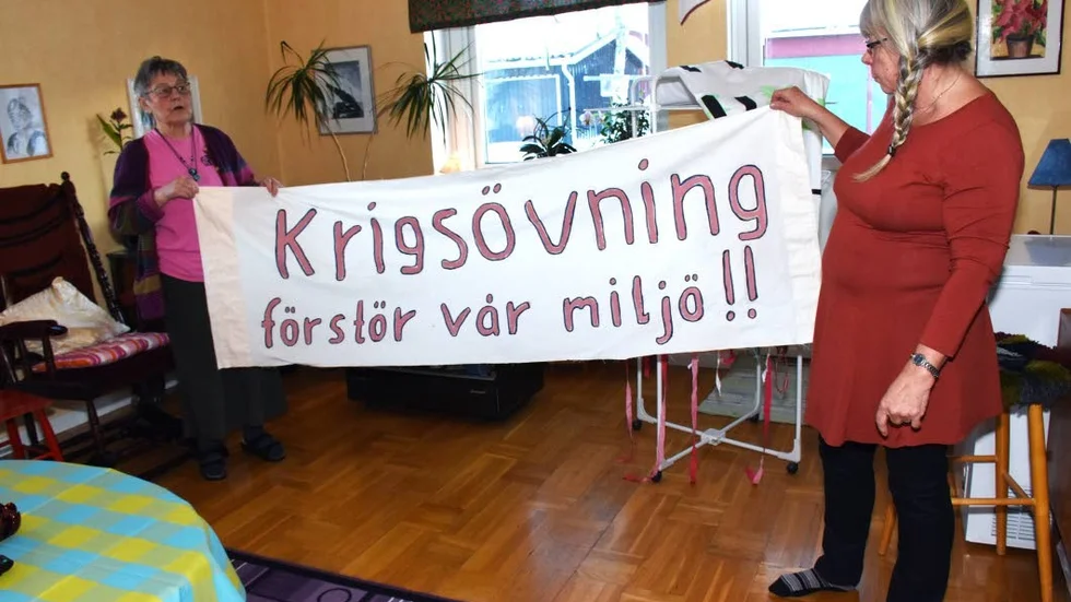 Protesterar. Efter flygövningen 2015 dömdes Edla Lantto och Gun-Britt Mäkitalo för olaga intrång.