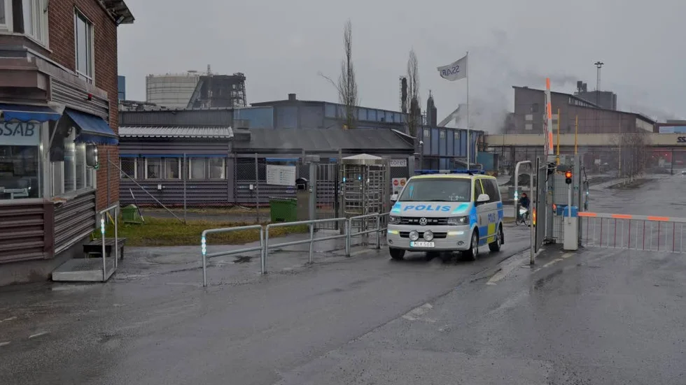 Olyckan inträffade i slutet av april förra året. Polisen åkte efteråt till SSAB.