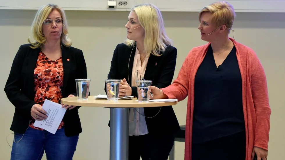 Lenita i ledningen. Lenita Ericson, längst till vänster, leder klart när nomineringarna summeras. Emma Engelmark i mitten ligger trea. Stödet ökar för Carina Sammeli, längst till höger.