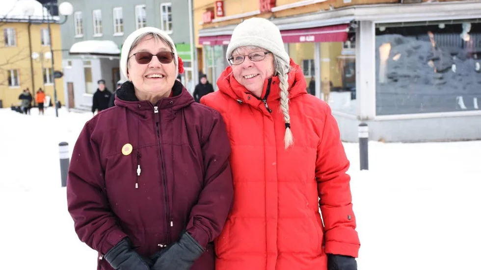 DÖMDA. Edla Lantto och Gun-Britt Mäkitalo, Kvinnor för fred, dömdes för olaga intrång och dagsböter efter att tagit sig in på I21 i Luleå under en aktion för snart två år sedan.