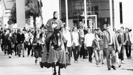 Ett sammangående med Uppsala Universitet kan ge Gotland en starkare högskolutbildning. Ekonomi och bostäder påverkar möjligheterna.