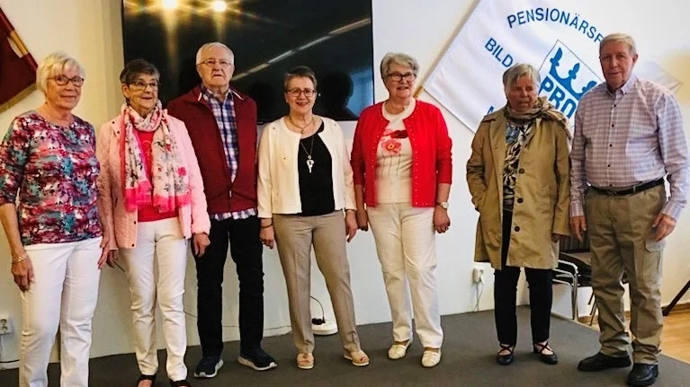 PRO:s Mannekänger, från vänster: Berit Backe, Märtha Tina, Holger Olofsson, Margareta Johansson, Monica Olsson, Kristina Fägnell, Östen Tegebro.  

