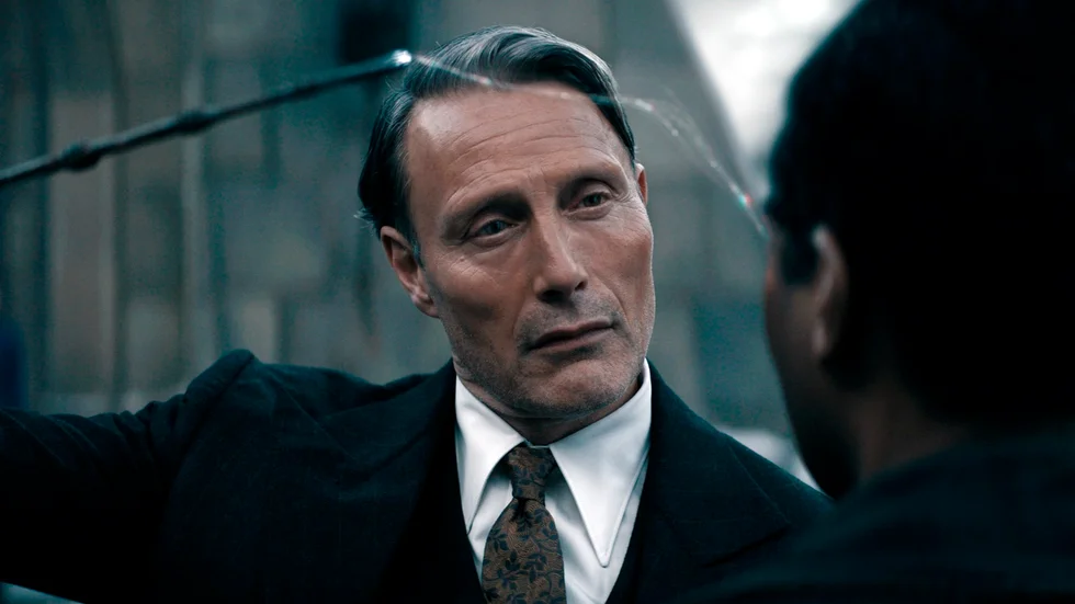 Mads Mikkelsen in en scen från "Fantastiska vidunder: Dumbledores hemligheter."