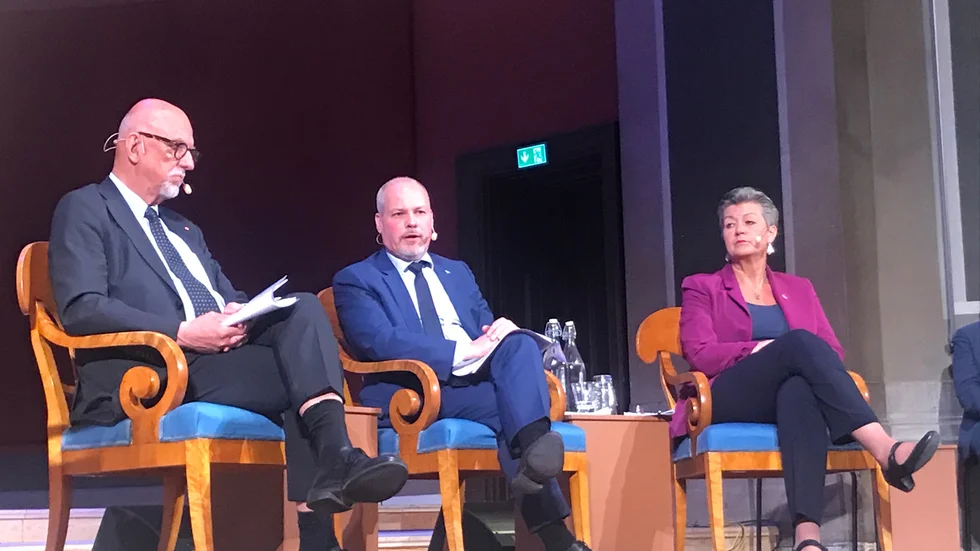 EU-­kommissionär för inrikes frågor Ylva Johansson,
justitie- och inrikesminister Morgan Johansson och
EU-minister Hans Dahlgren deltog samtliga i konferensen som hölls på Universitetshuset på onsdagen.