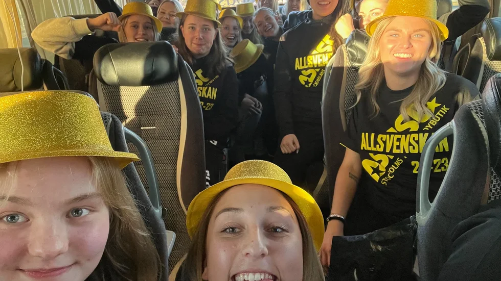 Guldhattarna på. Bergs IK firar avancemanget till allsvenskan.