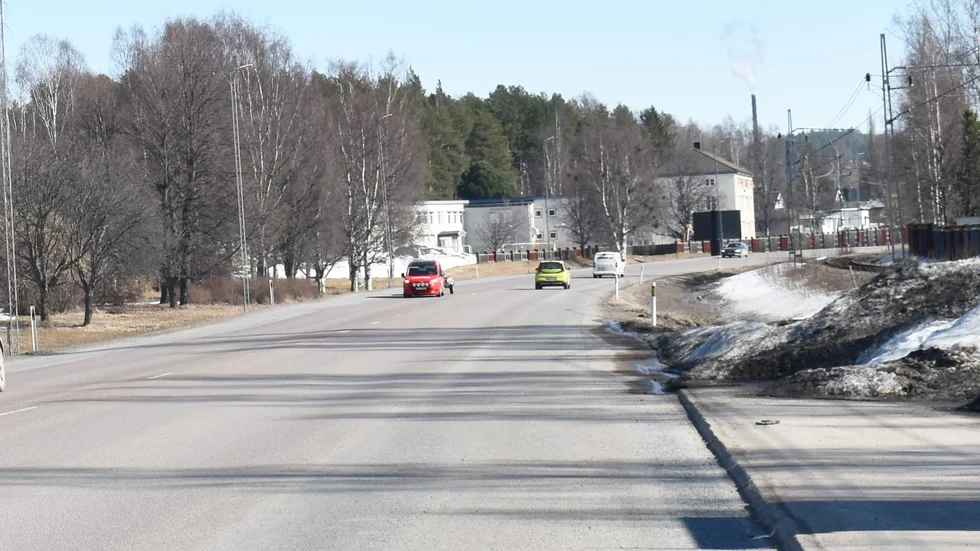 Järnvägsleden ska flyttas något mot norr här vid Moröskolan, och därför görs en ny detaljplan. 