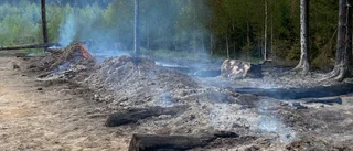 Storbrand i gigantiska rishögar – tredje gången på kort tid