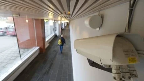 På Gotland har fyra skolor och en restaurang kameraövervakning. Nu ska länsstyrelserna i Sverige kontrollera så att inga olovliga kameraövervakningarfinns. Kontrollerna ska genomföras även på Gotland.