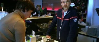 Restaurangjätte backade från bud
