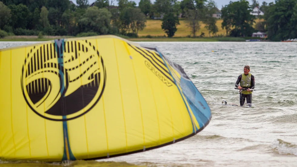 63-årige Robert Van Doorn har efter många år av vindsurfning fastnat för kitesurf. 