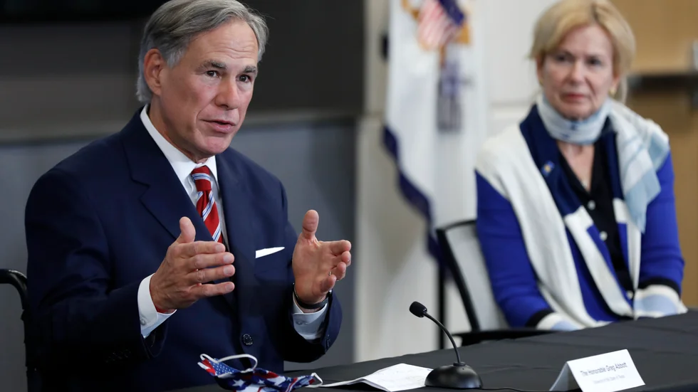 Texas guvernör Greg Abbott beordrar munskydd för alla som vistas på allmänna platser. Arkivbild.