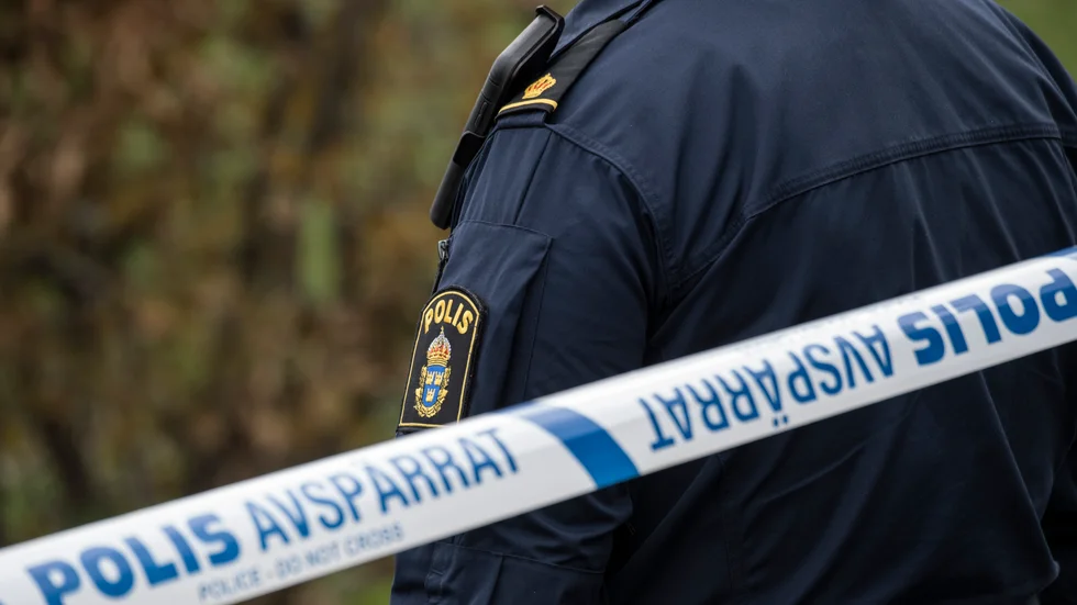Polisen larmades under måndagen till en bil som har brunnit, och intill bilen hittades en kropp. Arkivbild.