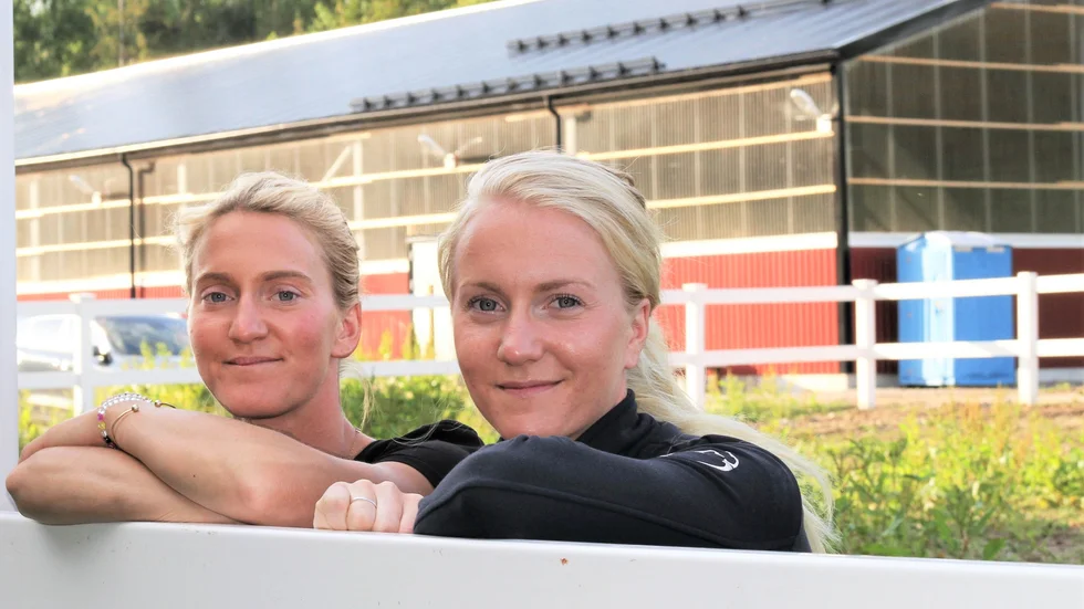 Hedda Wallin (till höger) är uttagen i landslagets utvecklingsgrupp. Till vänster syns systern Iza.