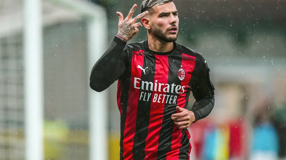 Theo Hernandez såg till att Milan får fira jul i serieledning. Arkivbild.