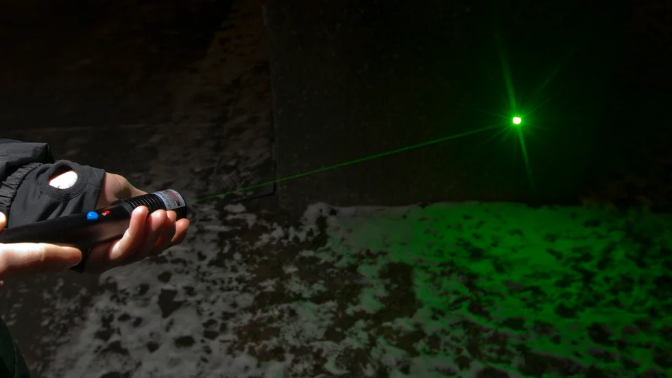 Grön laser sköts mot en bil som kom körande på Kungsgatan.