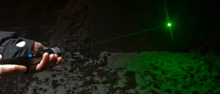 Bilförare besköts med grön laser