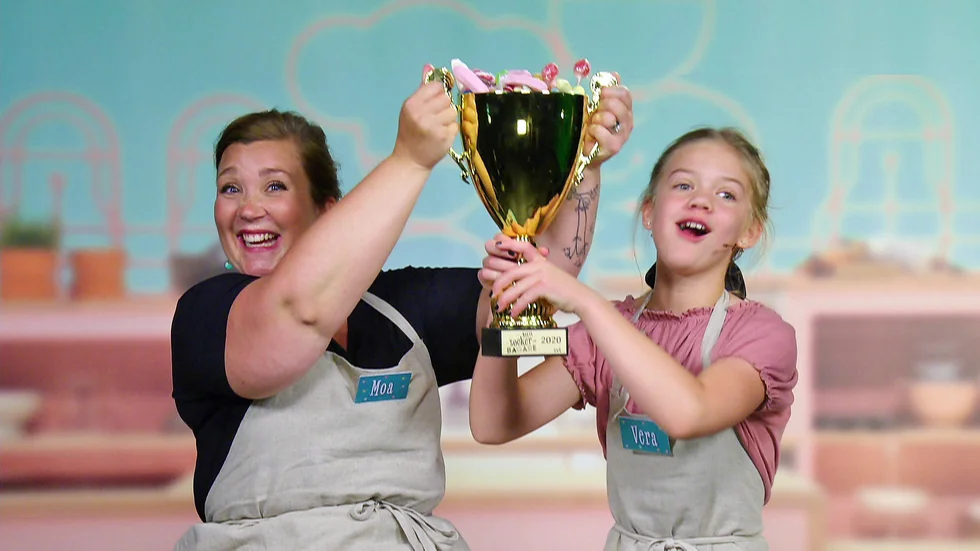 Moa Sandberg och Vera Jälmestål vinner titeln årets sockerbagare. Pressbild.