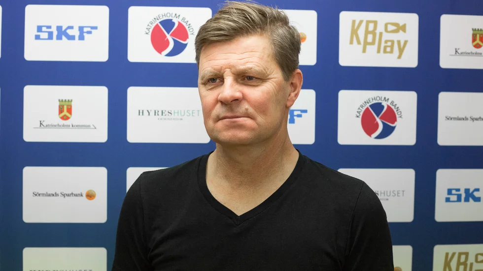 Roger "Gubben" Carlsson, tränare i KVBS var inte nöjd med manskapets insats i Uppsala.