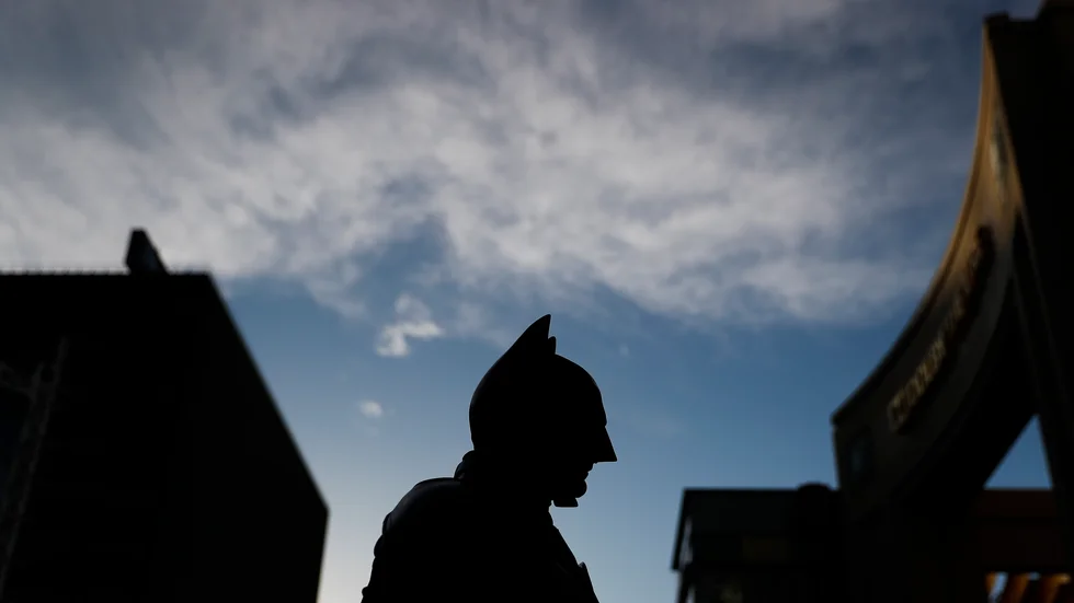 När polisen blev omkörd i hög hastighet på E 20 förra året såg det ut som det var Batmans snabba bil som svishade förbi.
