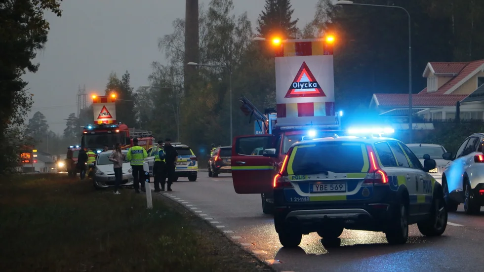 Under söndagskvällen var tre fordon inblandade i en trafikolycka på väg 72 genom Järlåsa.