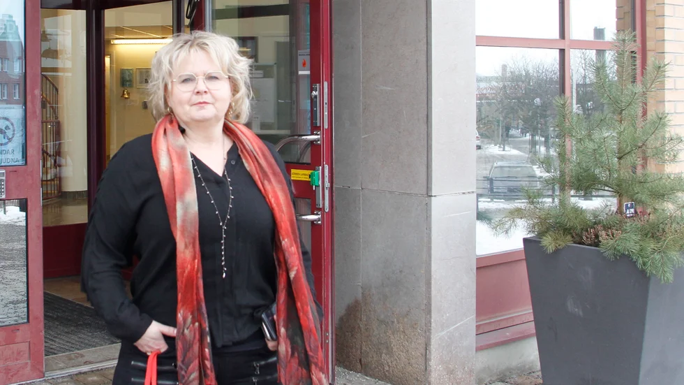 På väg ut ur kommunhuset är Socialdemokraternas toppnamn Monica Lindell Rylén som inte ställer upp som kandidat inför valet 2022.