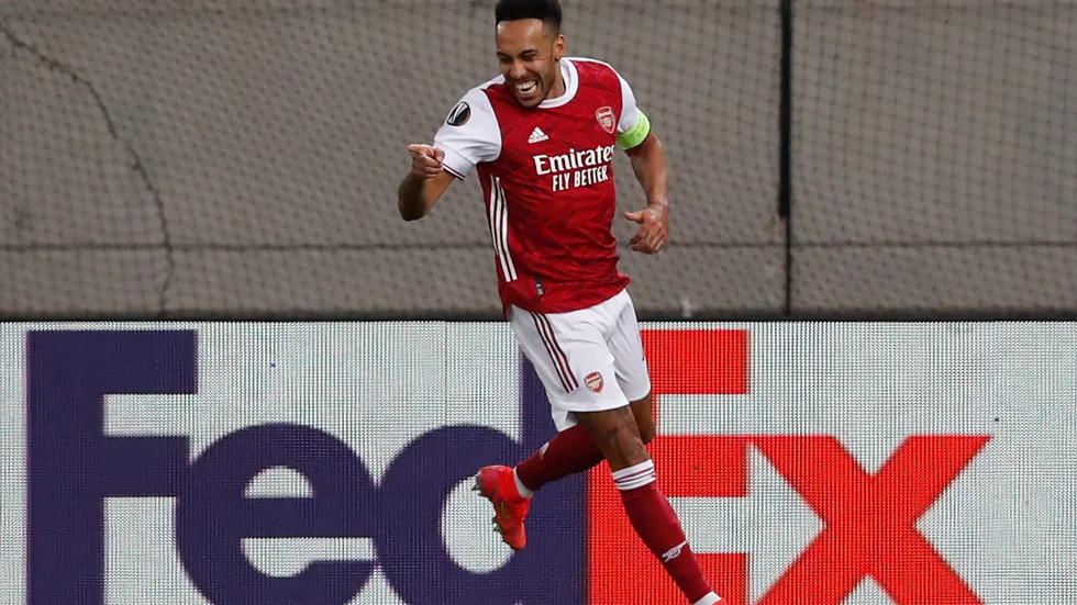 Arsenals Pierre-Emerick Aubameyang firar sitt första mål mot Benfica.