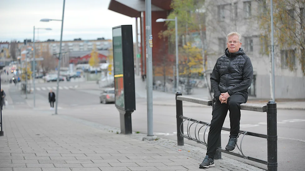 Lars "Osten" Bergström gör en mindre roll i tv-serien "Björnstad".