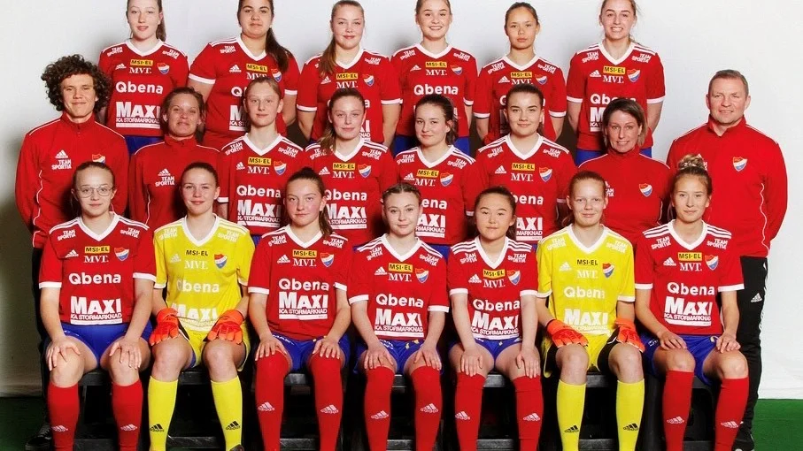 Borens IK:s juniorer, här fjolårets lagbild, vann den högsta östgötaserien. Motalalaget blev på onsdagen mästare i kavaj.